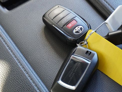 Used 2024 Toyota Grand Highlander Limited image 20