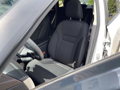 Used 2023 Nissan Rogue S FWD image 12