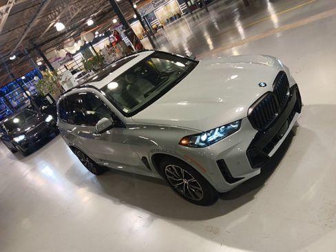 Used 2024 BMW X5 xDrive40i w/ Executive Package AWD/4WD image 11