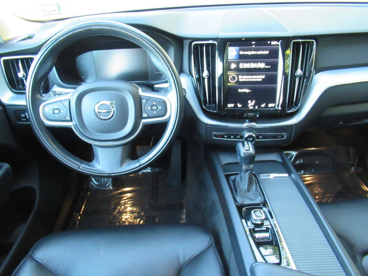 Used 2018 Volvo XC60 T6 Momentum AWD/4WD image 16