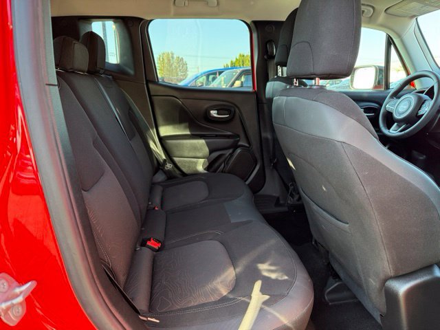 Used 2023 Jeep Renegade Latitude AWD/4WD image 12