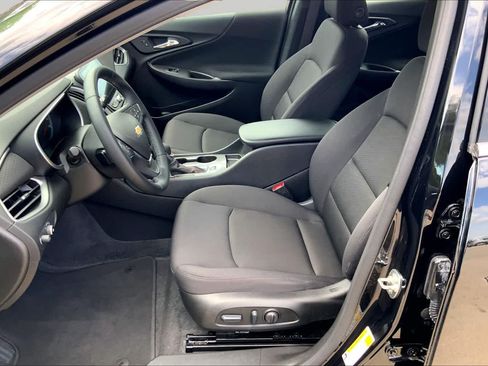 Used 2025 Chevrolet Malibu RS FWD image 8