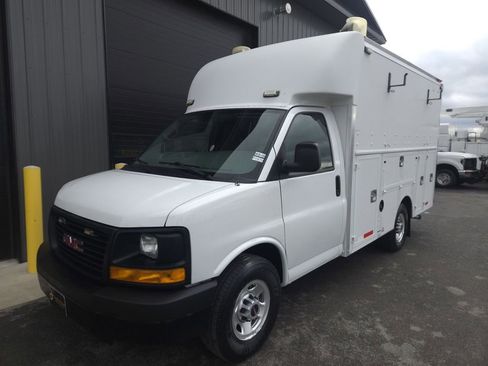 Used 2014 GMC Savana 3500 image 2