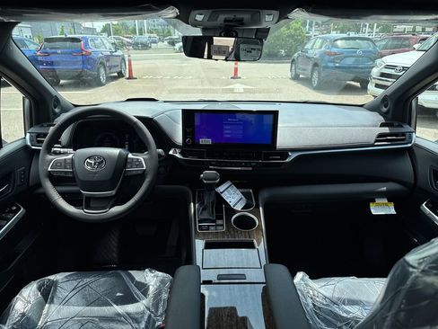 New 2026 Toyota Sienna Platinum AWD/4WD image 10