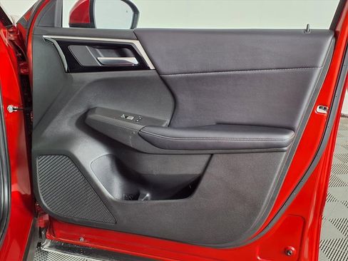 Used 2024 Mitsubishi Outlander SE image 8