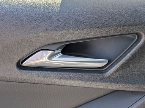 Used 2025 Chevrolet Equinox LT image 27