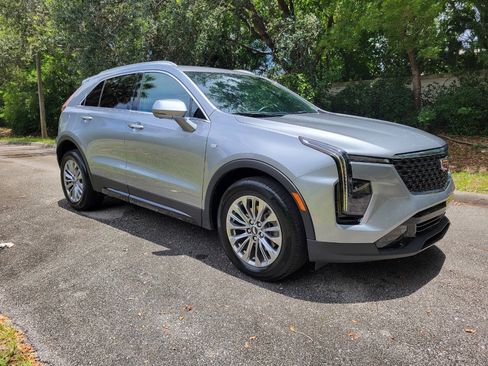 Used 2025 Cadillac XT4 Premium Luxury FWD image 1