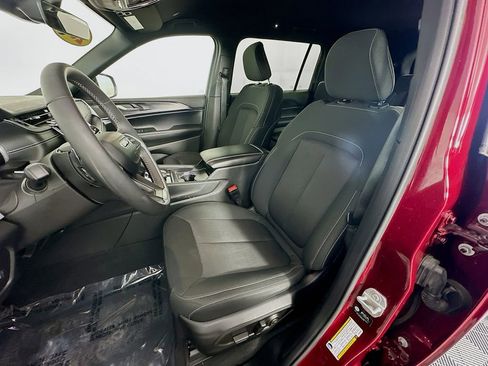 Used 2025 Jeep Grand Cherokee L Laredo w/ Luxury Tech Group I image 32