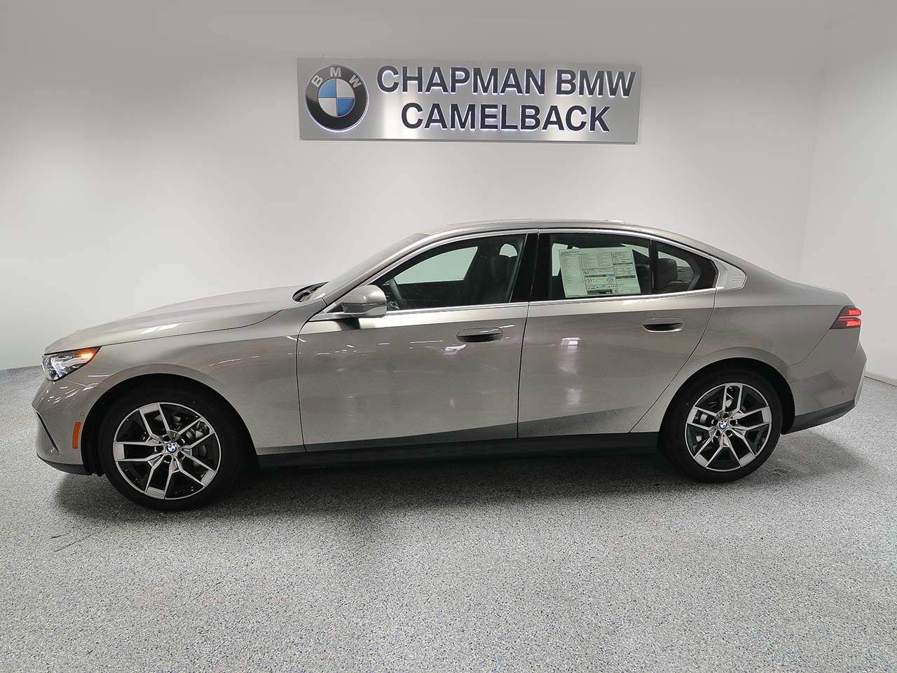 Used 2026 BMW 530i RWD image 3