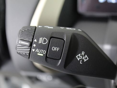 Used 2025 BMW X3 xDrive30i w/ Premium Package image 34