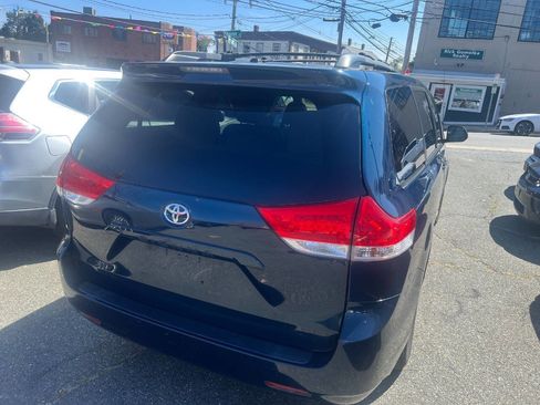 Used 2011 Toyota Sienna LE image 6