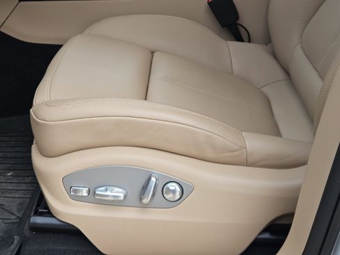 Certified 2026 Porsche Macan AWD/4WD image 23