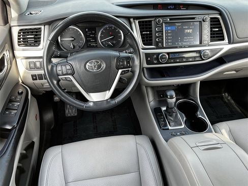 Used 2018 Toyota Highlander Limited image 10
