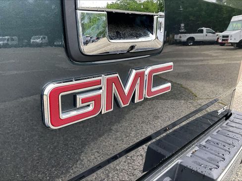 Used 2018 GMC Sierra 1500 SLT w/ SLT Preferred Package AWD/4WD image 33