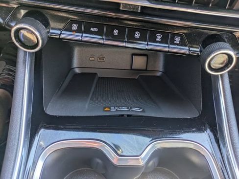 Used 2025 Chevrolet Traverse LT AWD/4WD image 29