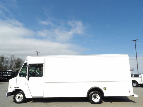 Used 2014 Ford E-350 and Econoline 350 Super Duty w/ A/C Prep Package image 44