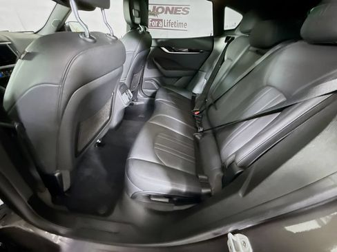 Used 2022 Maserati Levante GT AWD/4WD image 28