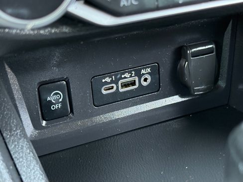Used 2024 Nissan Sentra SV FWD image 29