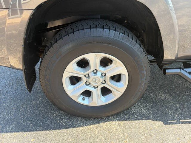 Used 2021 Toyota 4Runner SR5 AWD/4WD image 20