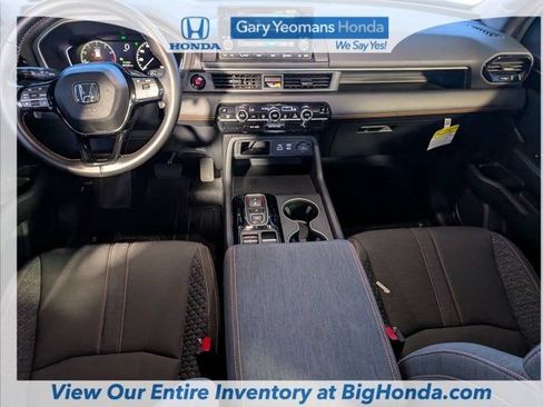 Used 2025 Honda Pilot Sport image 18