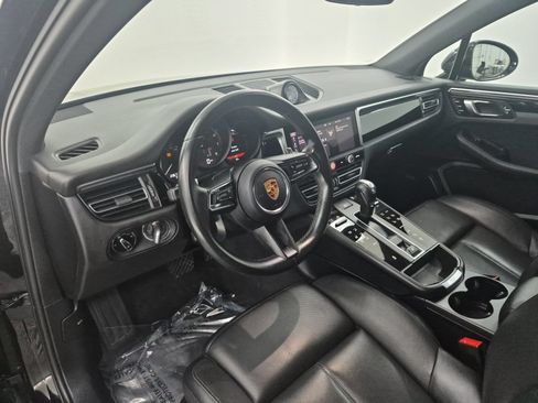 Certified 2022 Porsche Macan AWD/4WD image 4