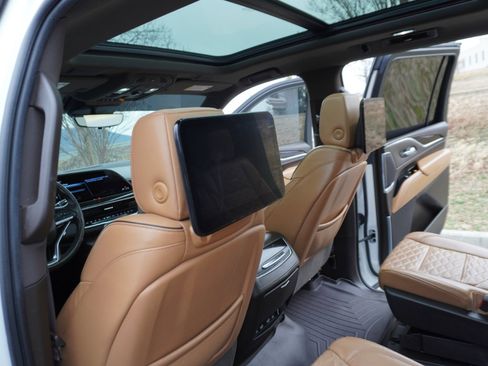 Used 2021 Cadillac Escalade ESV Sport w/ Driver Assist Tech Package image 28