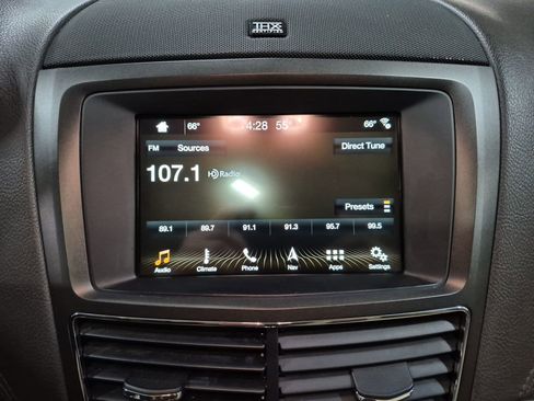 Used 2018 Lincoln MKT AWD image 14
