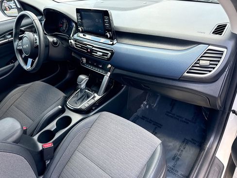 Used 2023 Kia Seltos S FWD image 12