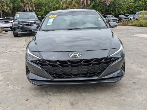 Used 2023 Hyundai Elantra SEL image 4