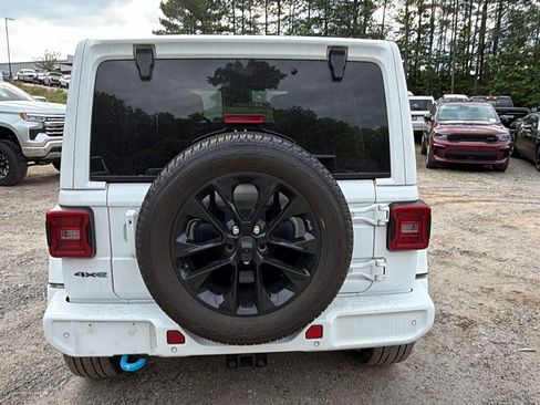 Used 2021 Jeep Wrangler Unlimited Sahara AWD/4WD image 9