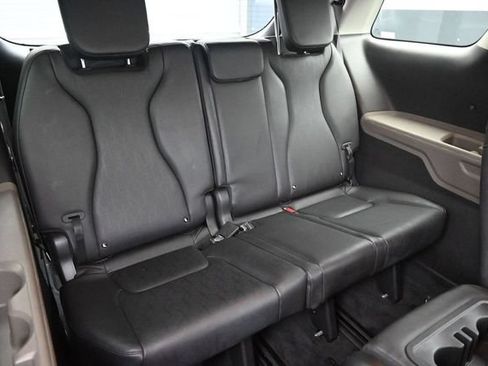 Used 2025 Kia Carnival FWD image 20