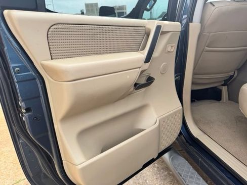 Used 2013 Nissan Titan SV w/ SV Premium Utility Pkg RWD image 21