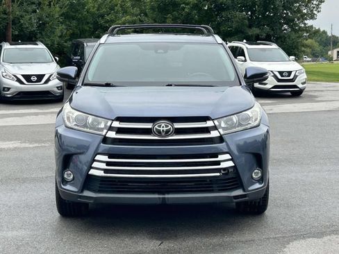 Used 2019 Toyota Highlander Limited AWD/4WD image 2