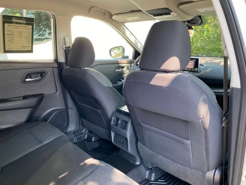 Used 2022 Nissan Rogue SV FWD image 40