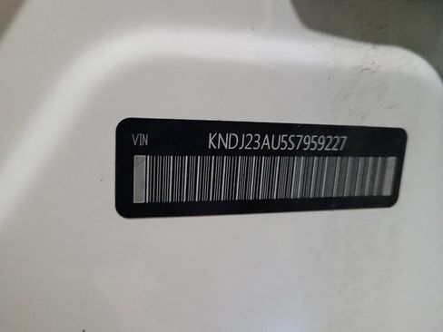 Used 2025 Kia Soul LX w/ LX Technology Package FWD image 33