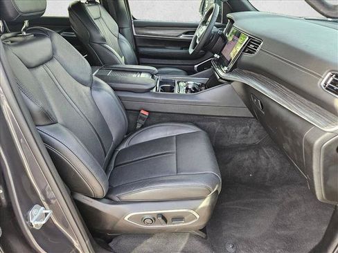 Used 2024 Jeep Wagoneer L Series II w/ Flexible Seating Group RWD image 21