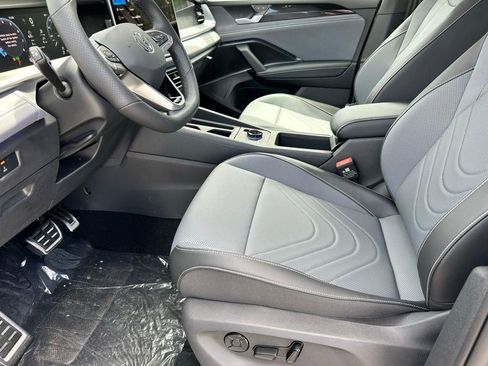 New 2026 Volkswagen Tiguan SE R-Line FWD image 6