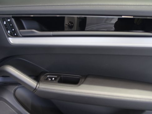 Certified 2025 Porsche Cayenne image 35