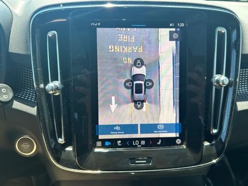 Used 2025 Volvo XC40 B5 Plus AWD/4WD image 25