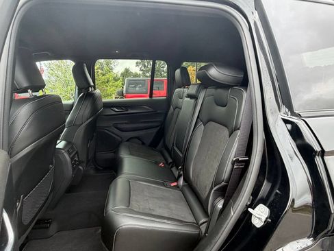 Used 2024 Hyundai Venue SE FWD image 15