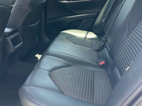 Used 2018 Toyota Camry SE FWD image 17