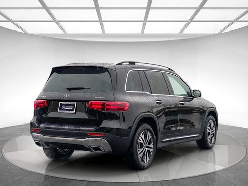 Used 2025 Mercedes-Benz GLB 250 4MATIC image 4