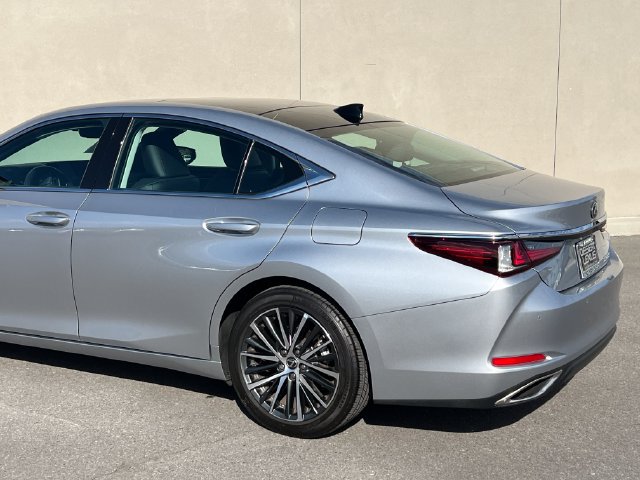Used 2025 Lexus ES 350 w/ Premium Package FWD image 7
