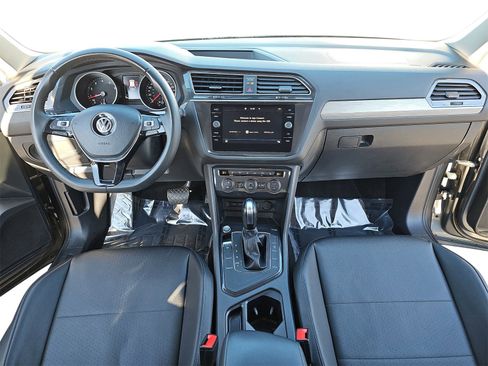 Used 2020 Volkswagen Tiguan SE image 9