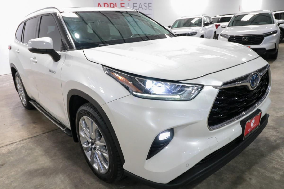 Used 2021 Toyota Highlander Limited FWD image 39