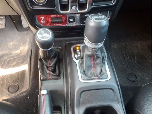 Used 2019 Jeep Wrangler Unlimited Rubicon AWD/4WD image 13