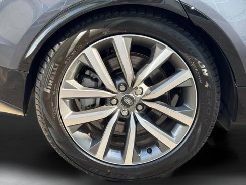 Certified 2025 Land Rover Discovery Dynamic SE image 6