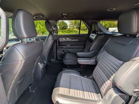 Used 2025 Ford Explorer ST-Line AWD/4WD image 33