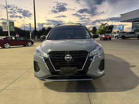 Used 2023 Nissan Kicks SV FWD image 2