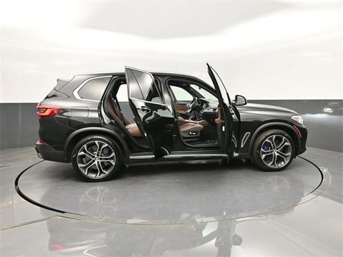 Used 2019 BMW X5 xDrive50i w/ Executive Package image 29
